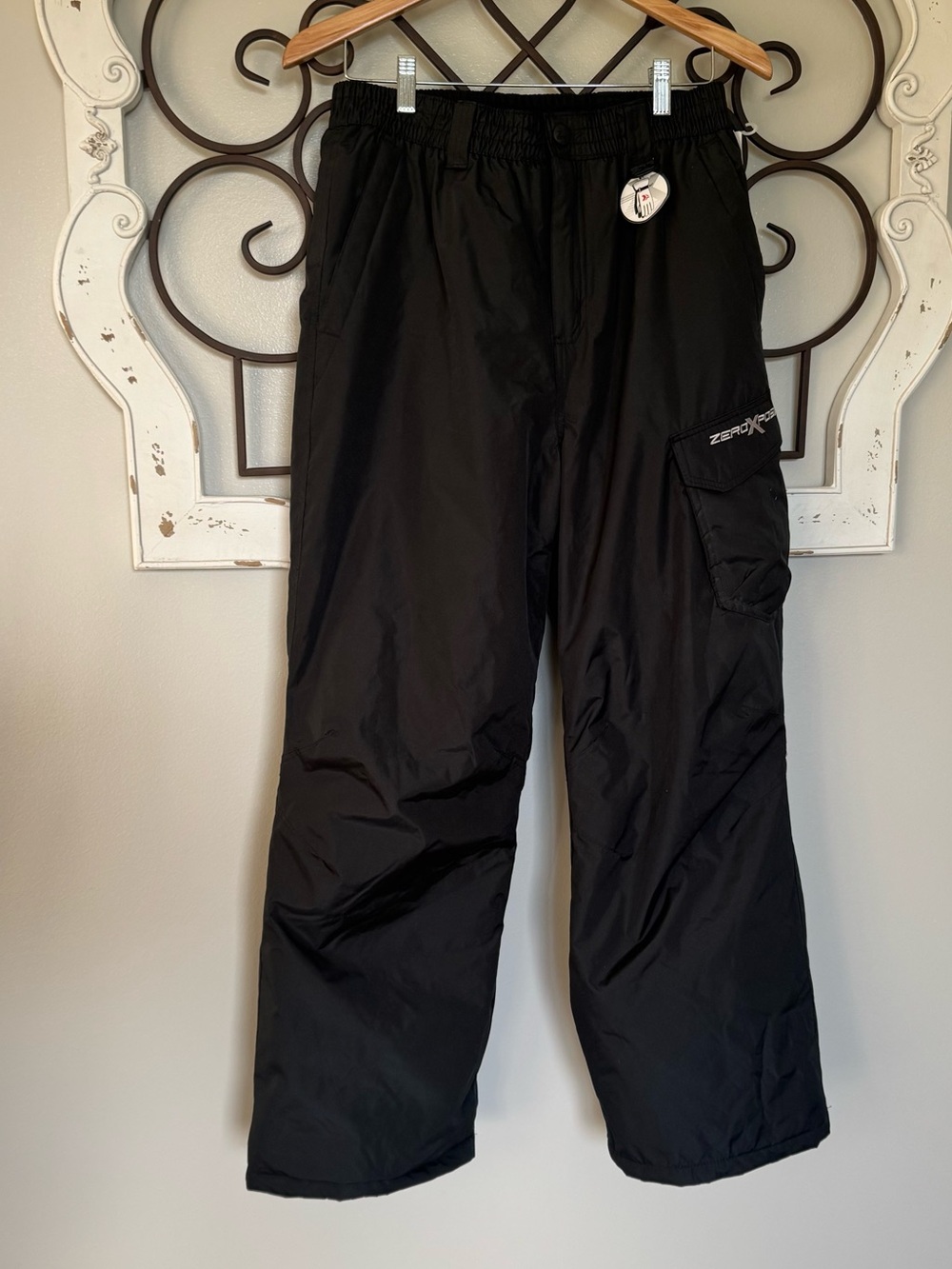 NWT ZeroXposur Size XL Boys or Girls Black Snow Pants
